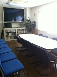 会議室A　大きなテレビがあります